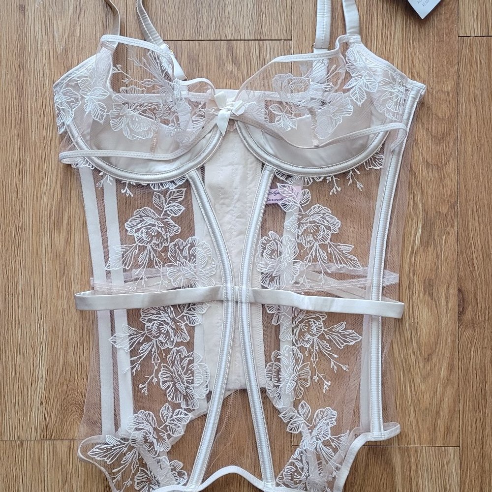 NWT Agent Provocateur Gloria Basque in Nude